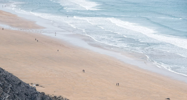 Beach Walkers ; Nigel Forrest